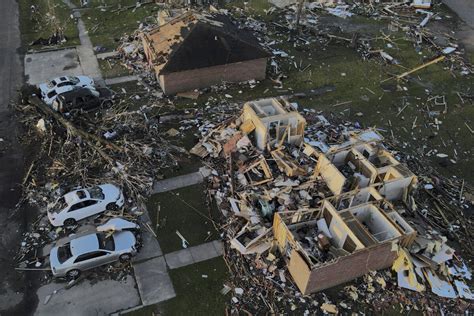 Tornado recovery tough in Mississippi, one of poorest states
